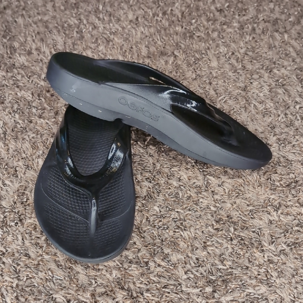 Oofos Black Sandals Comfortable Flip-Flops Women's 9